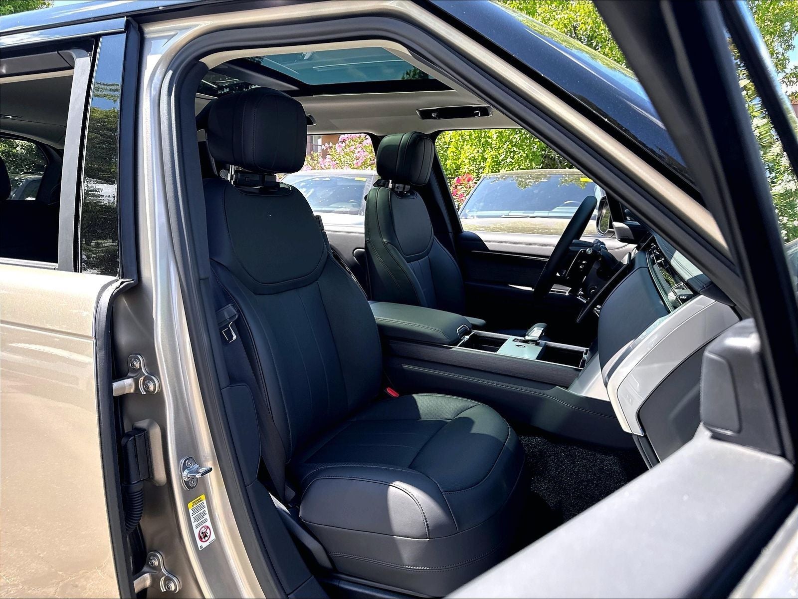 2026 Land Rover Range Rover SE LWB