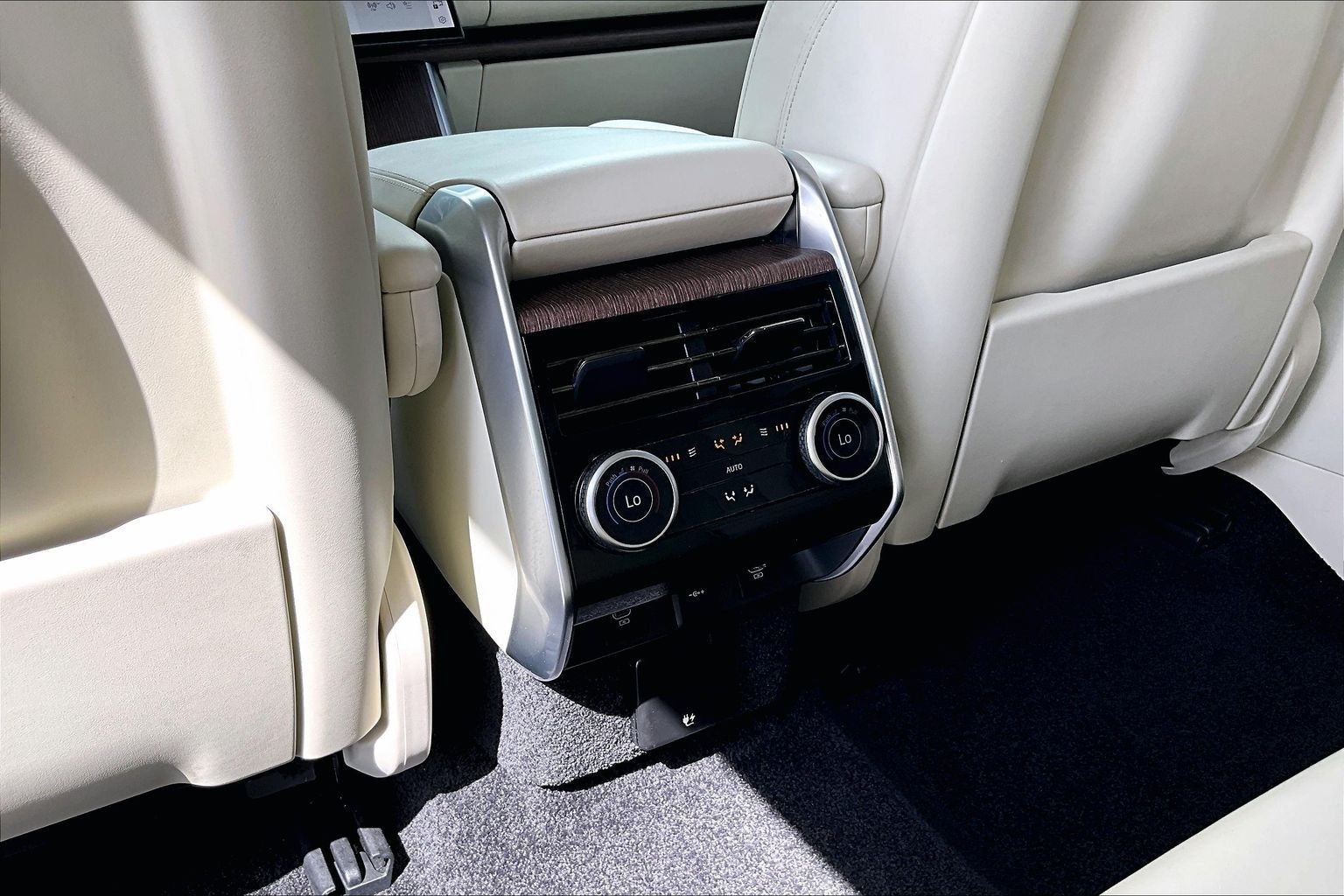2024 Land Rover Range Rover SE LWB