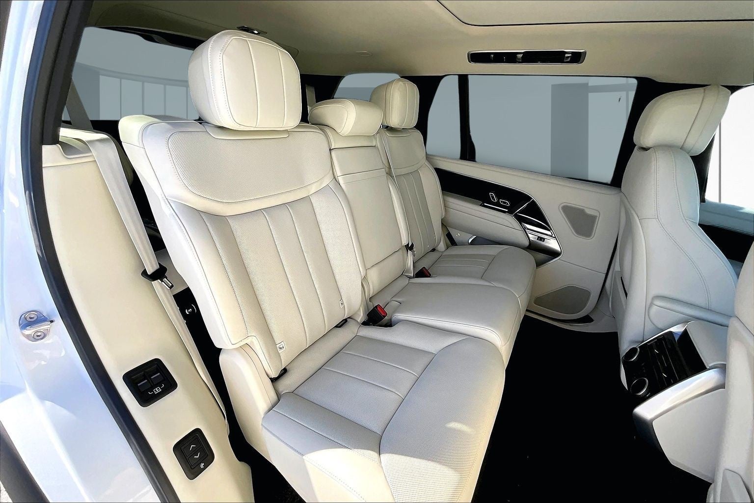 2025 Land Rover Range Rover SE LWB