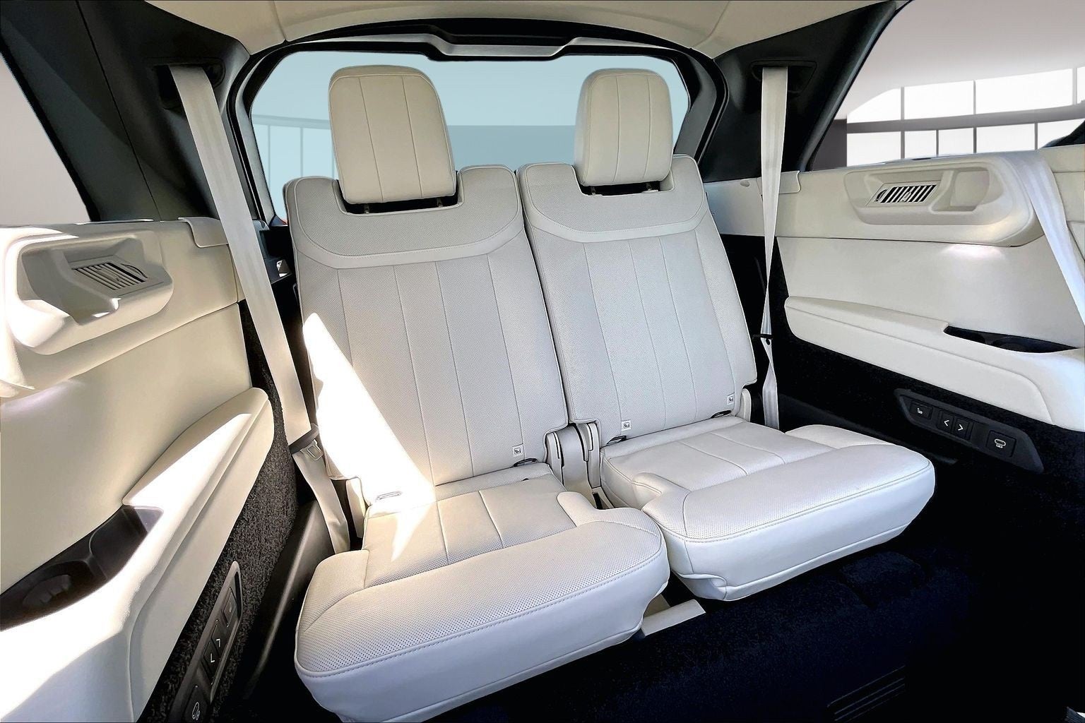 2025 Land Rover Range Rover SE LWB