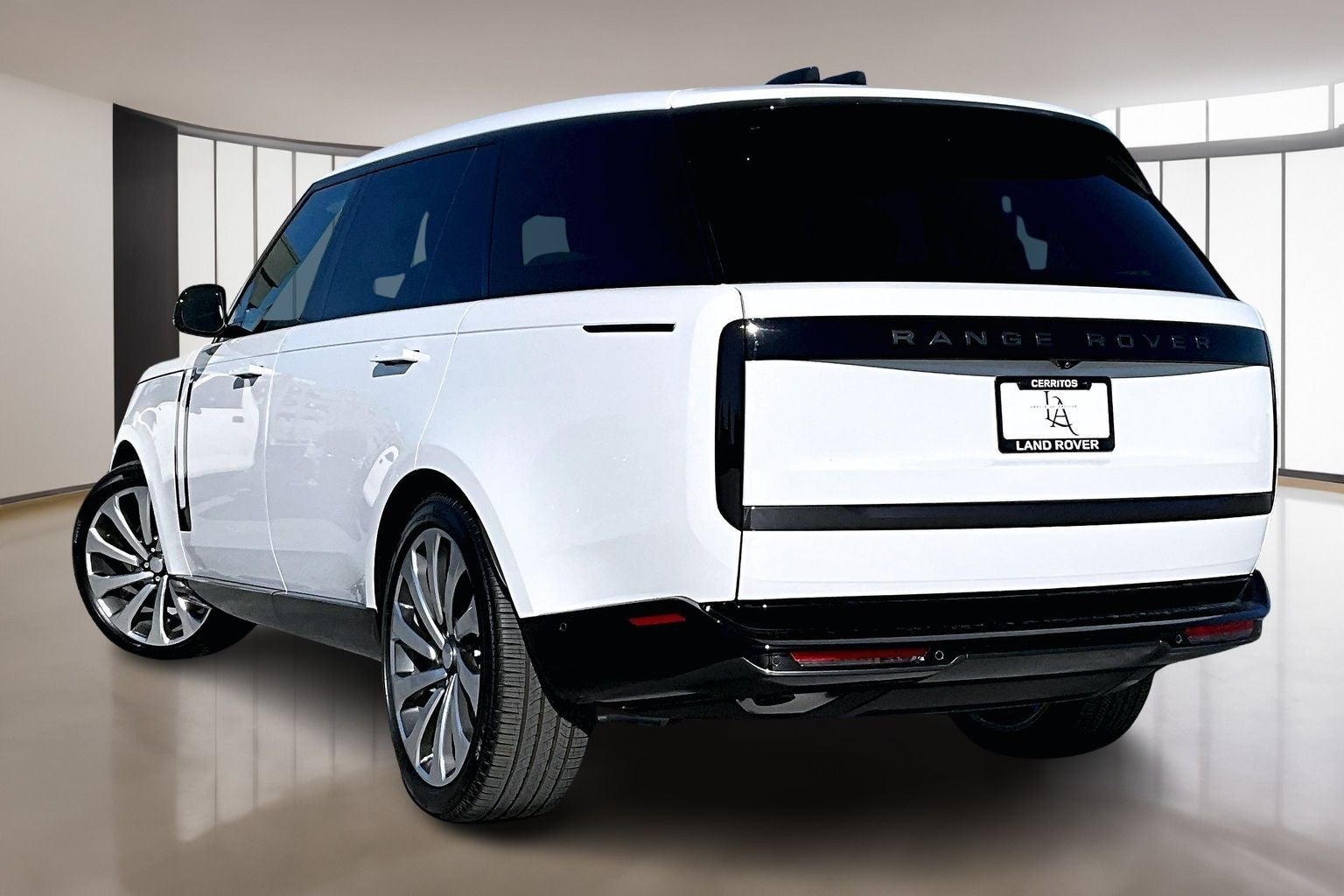 2025 Land Rover Range Rover SE LWB