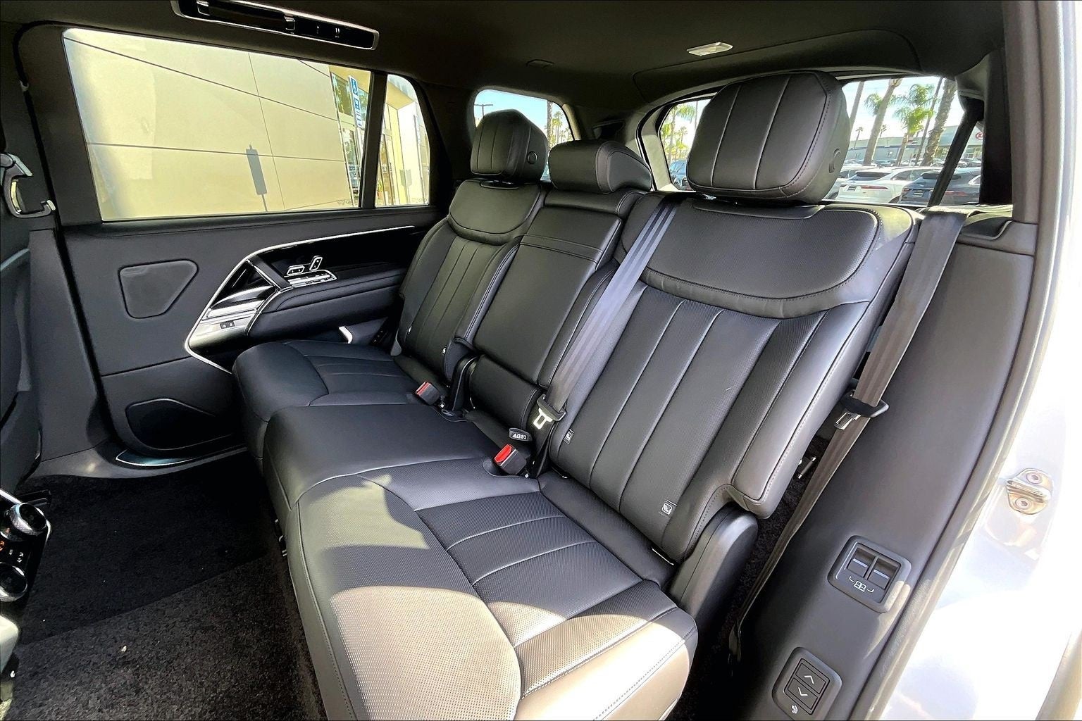 2026 Land Rover Range Rover SE LWB