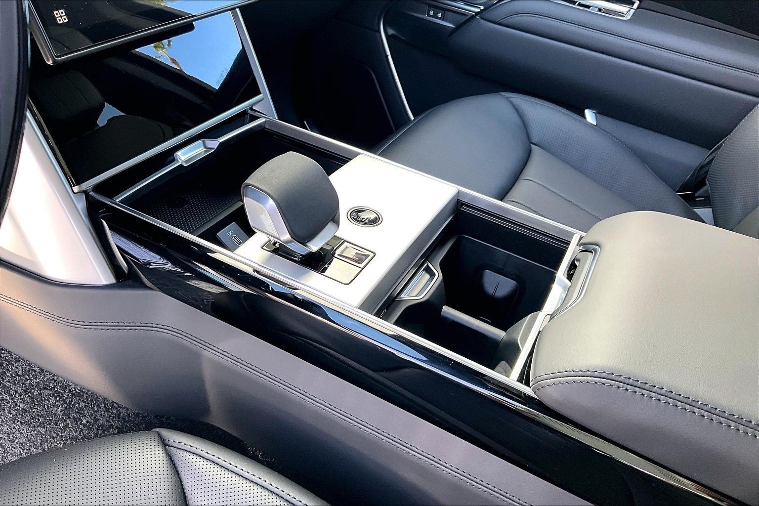 2026 Land Rover Range Rover SE LWB