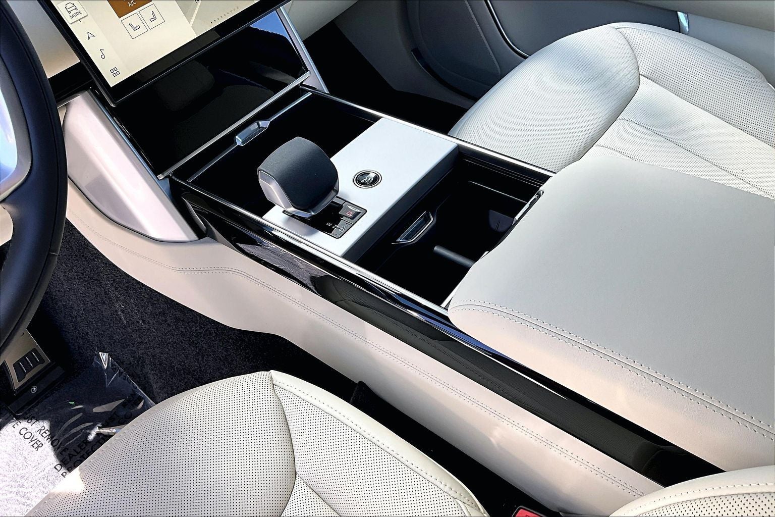 2026 Land Rover Range Rover SE LWB
