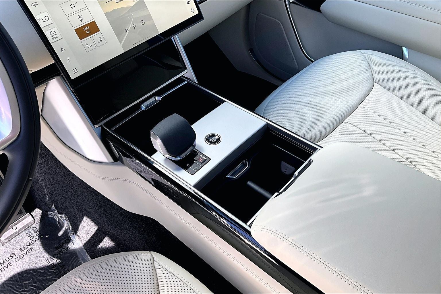 2026 Land Rover Range Rover SE LWB