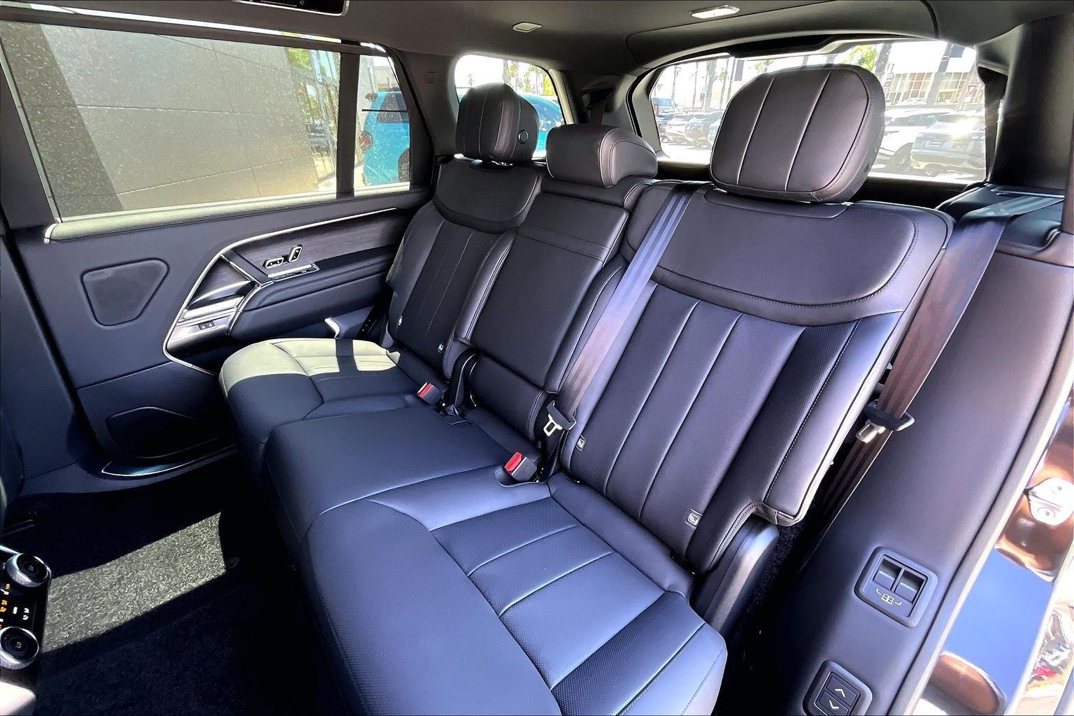 2027 Land Rover Range Rover SE LWB