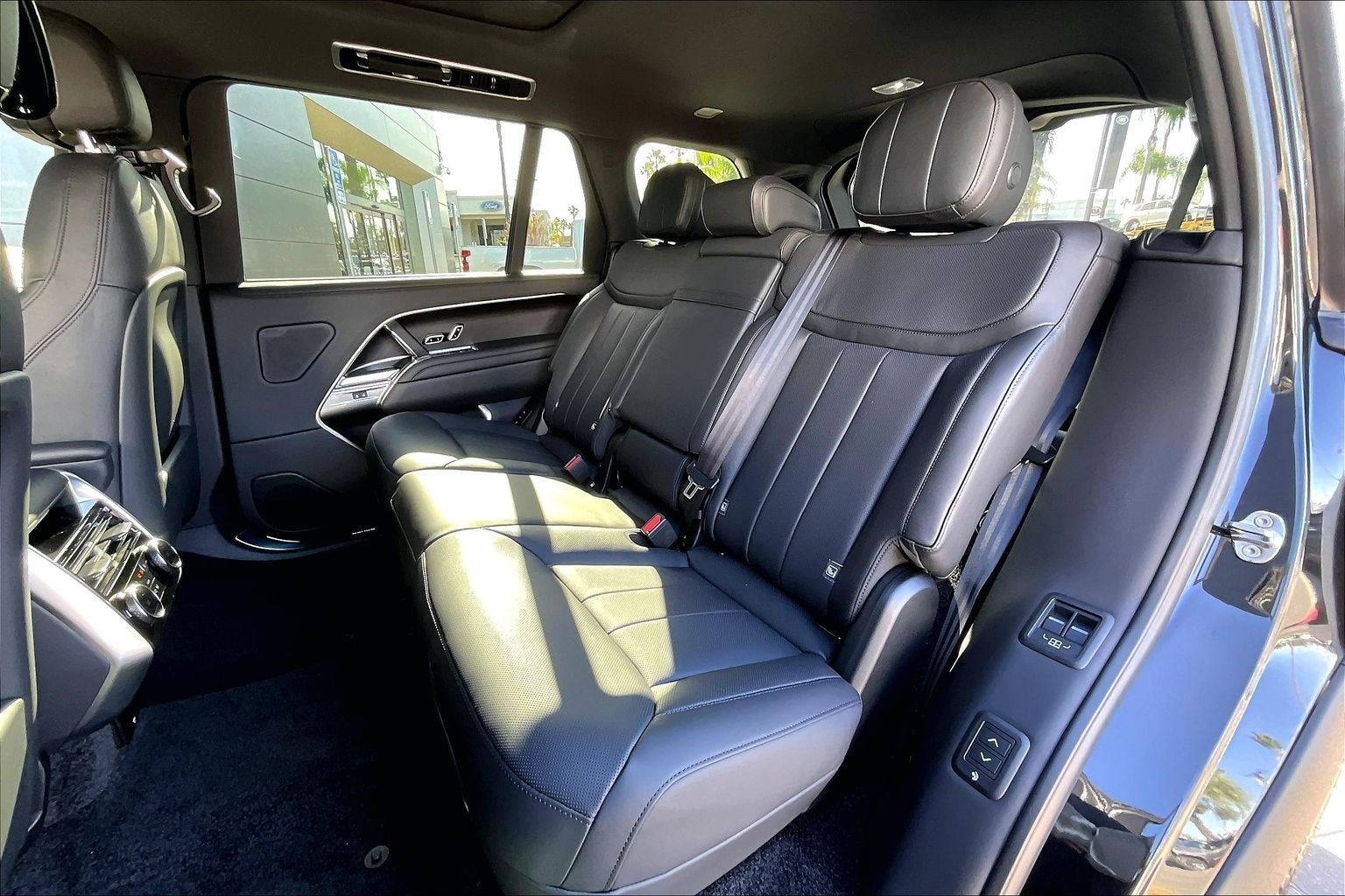 2026 Land Rover Range Rover SE LWB