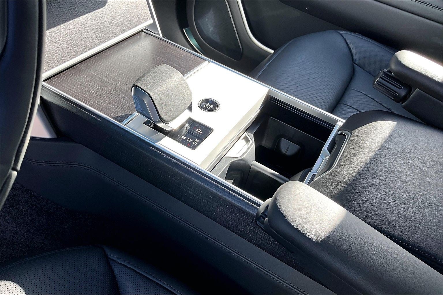 2026 Land Rover Range Rover SE LWB