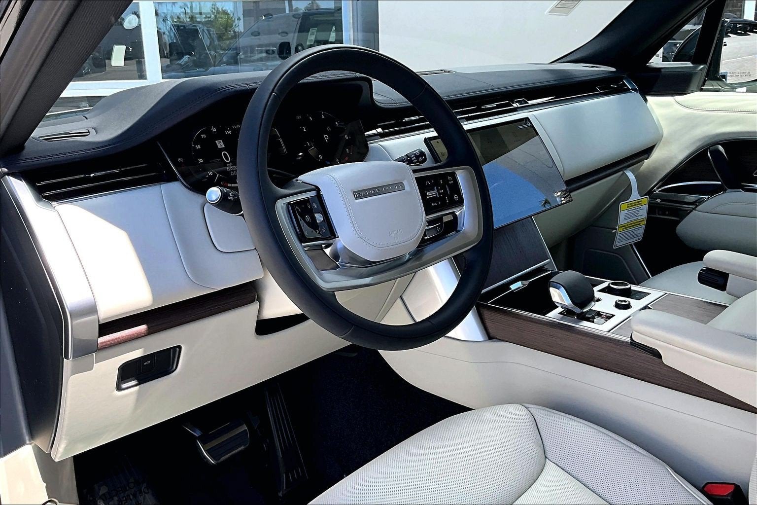 2027 Land Rover Range Rover SE LWB