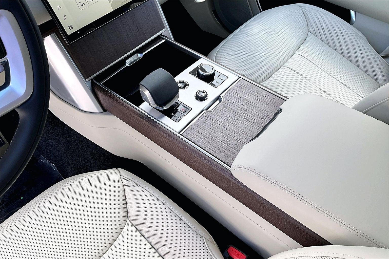 2027 Land Rover Range Rover SE LWB