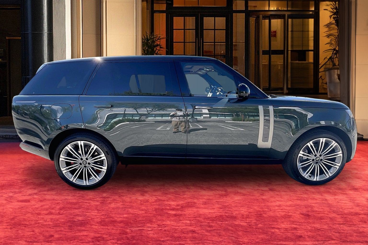 2027 Land Rover Range Rover SE LWB