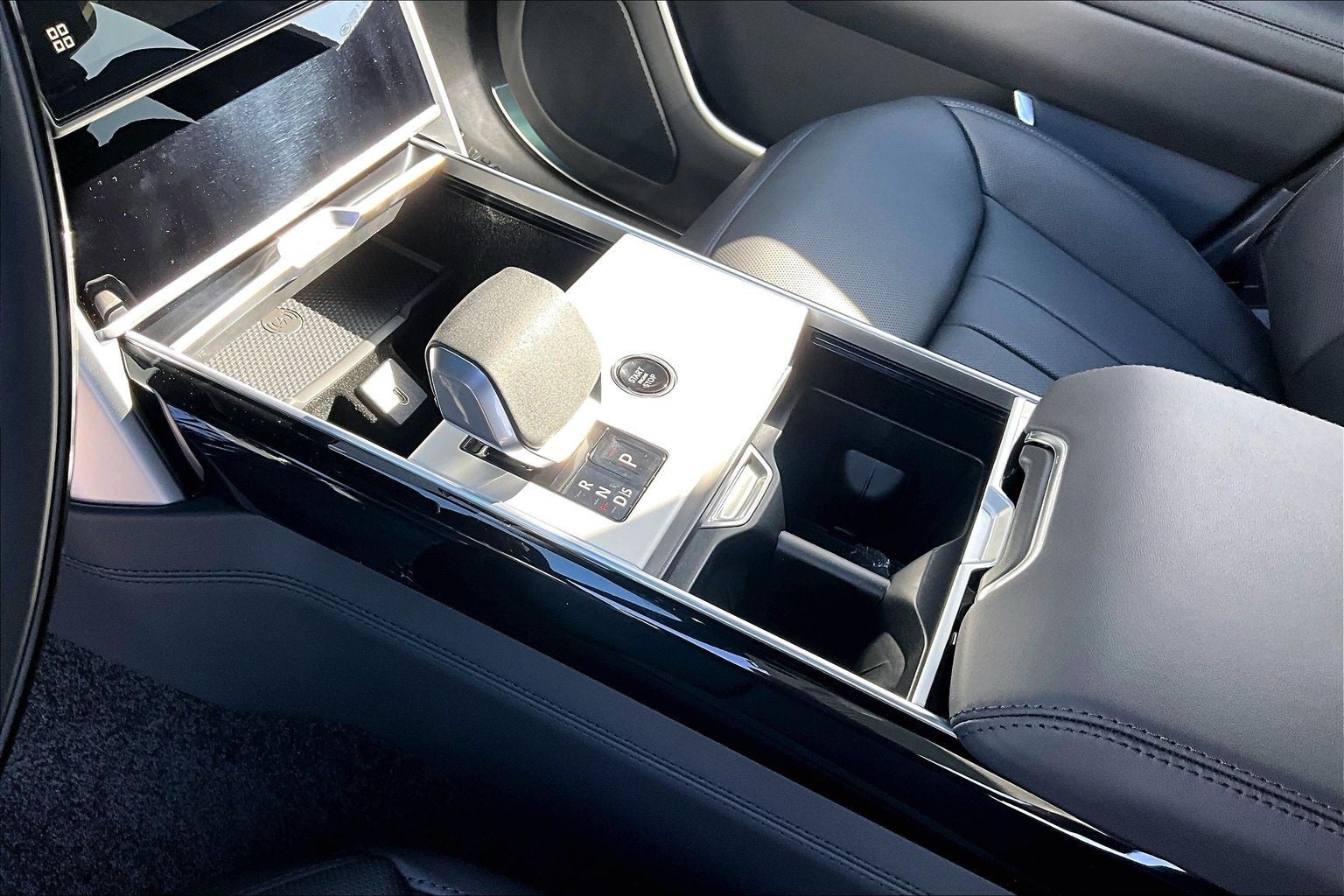 2026 Land Rover Range Rover SE LWB