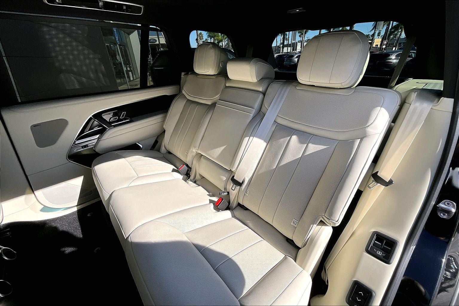 2026 Land Rover Range Rover SE LWB
