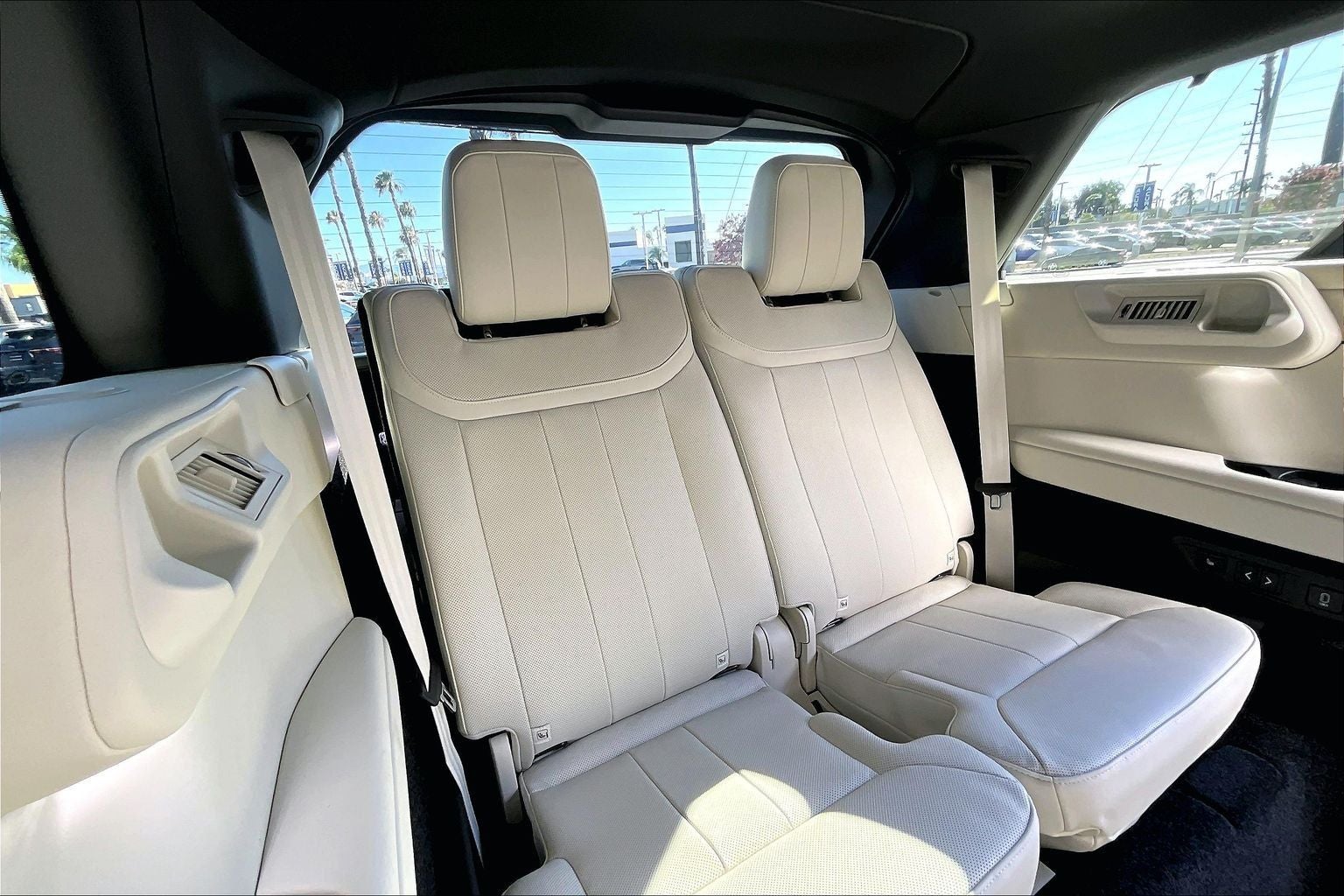 2026 Land Rover Range Rover SE LWB