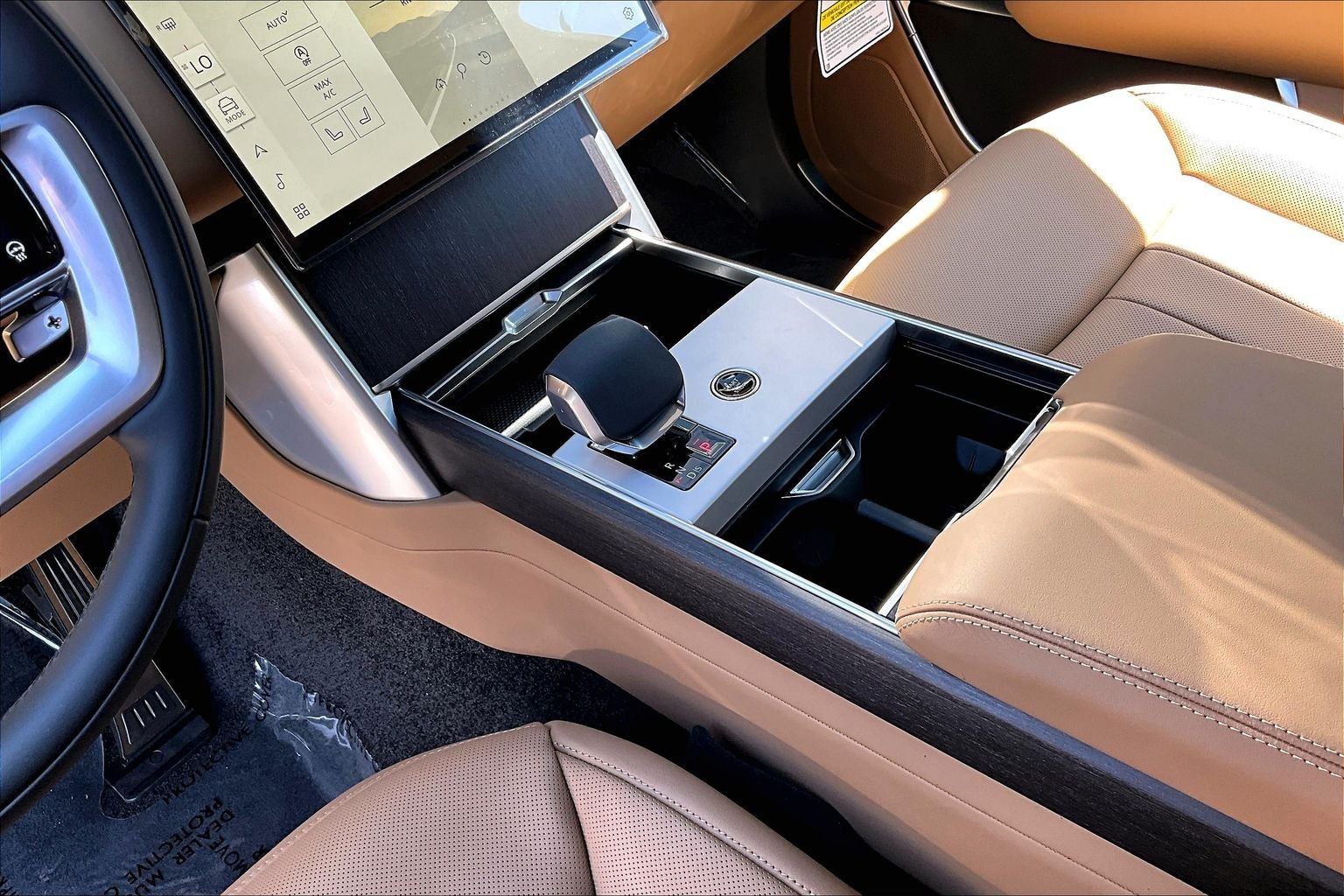 2026 Land Rover Range Rover SE LWB