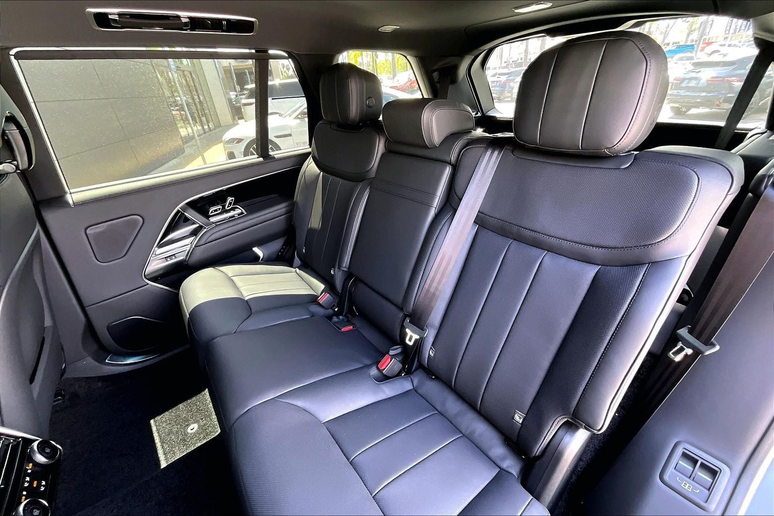 2026 Land Rover Range Rover SE LWB