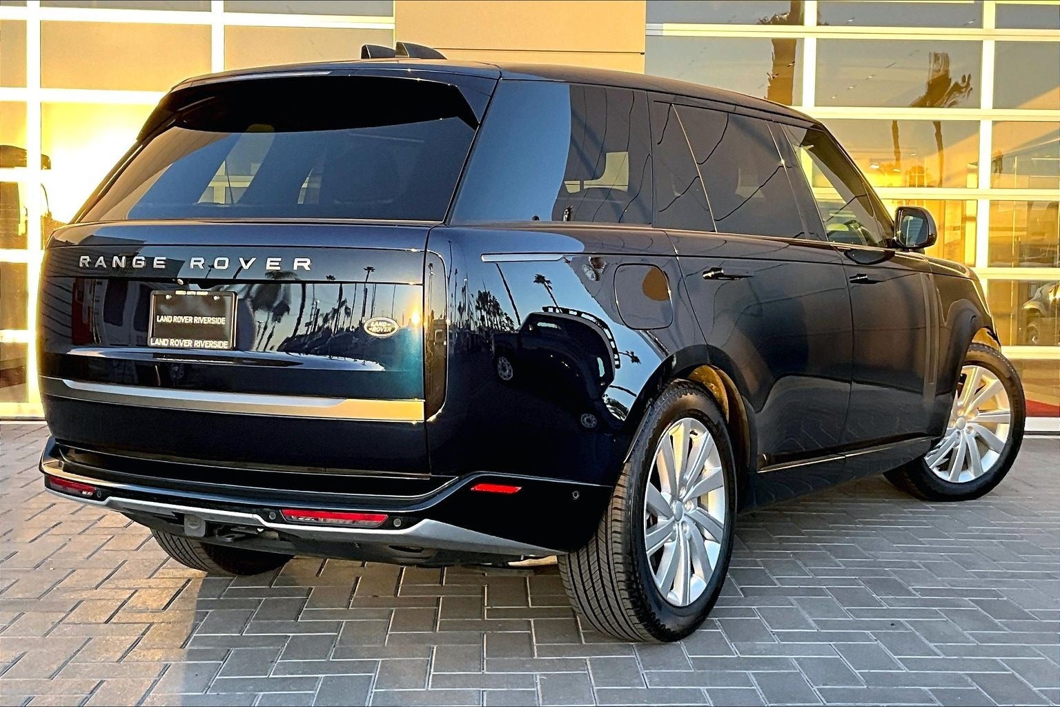 2023 Land Rover Range Rover SE LWB