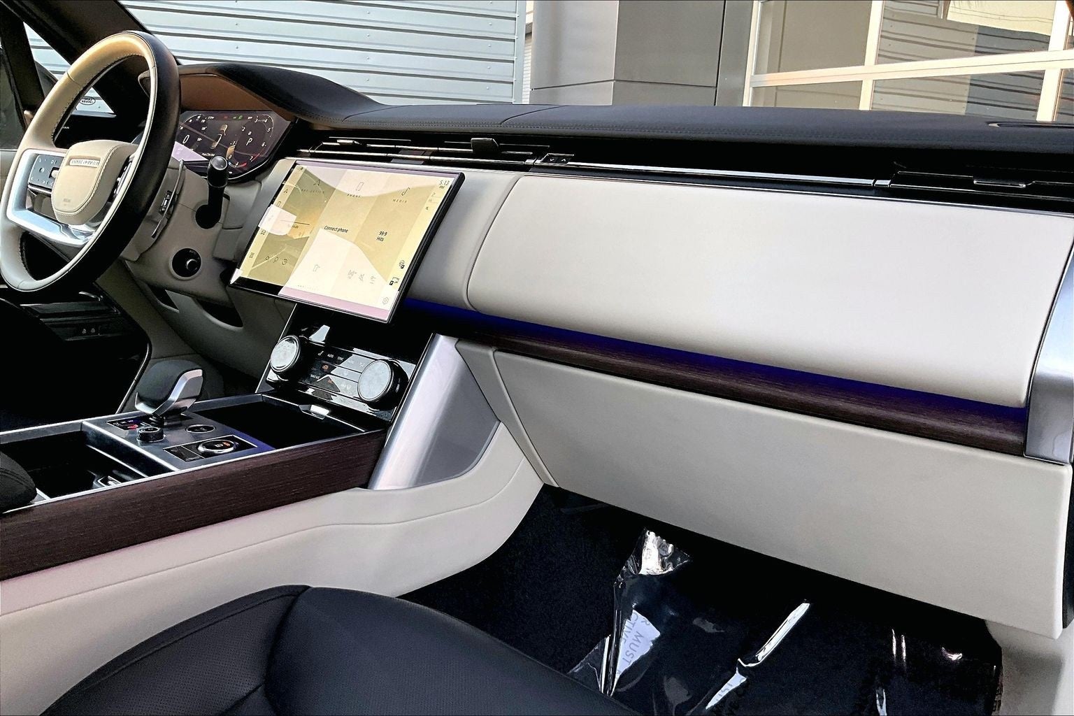 2023 Land Rover Range Rover SE LWB