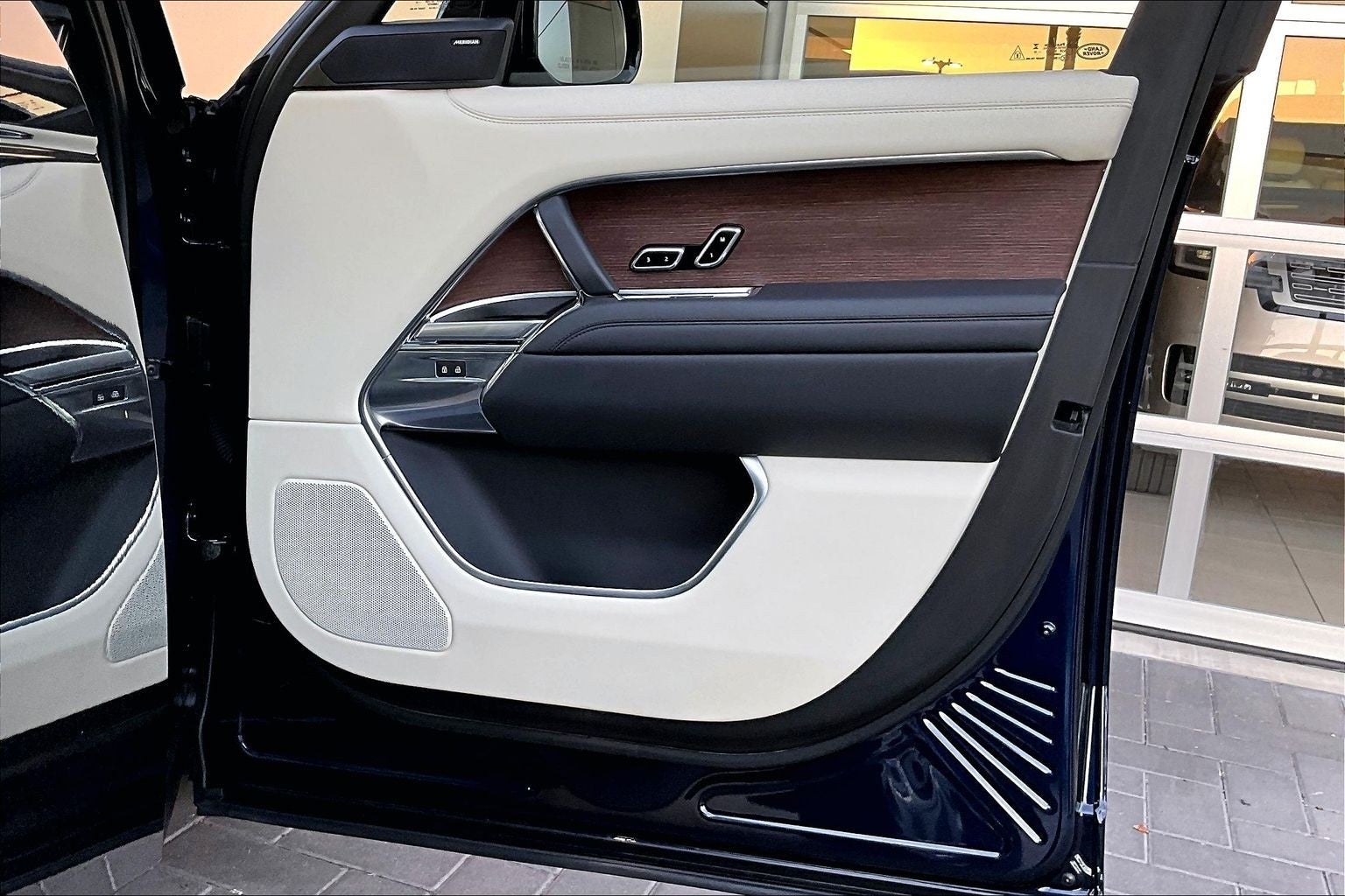 2023 Land Rover Range Rover SE LWB