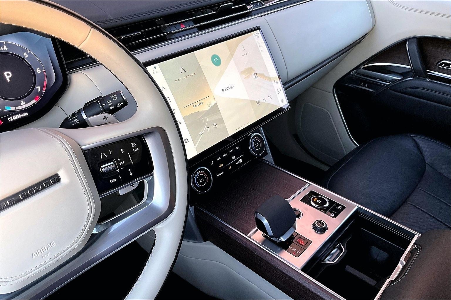 2023 Land Rover Range Rover SE LWB