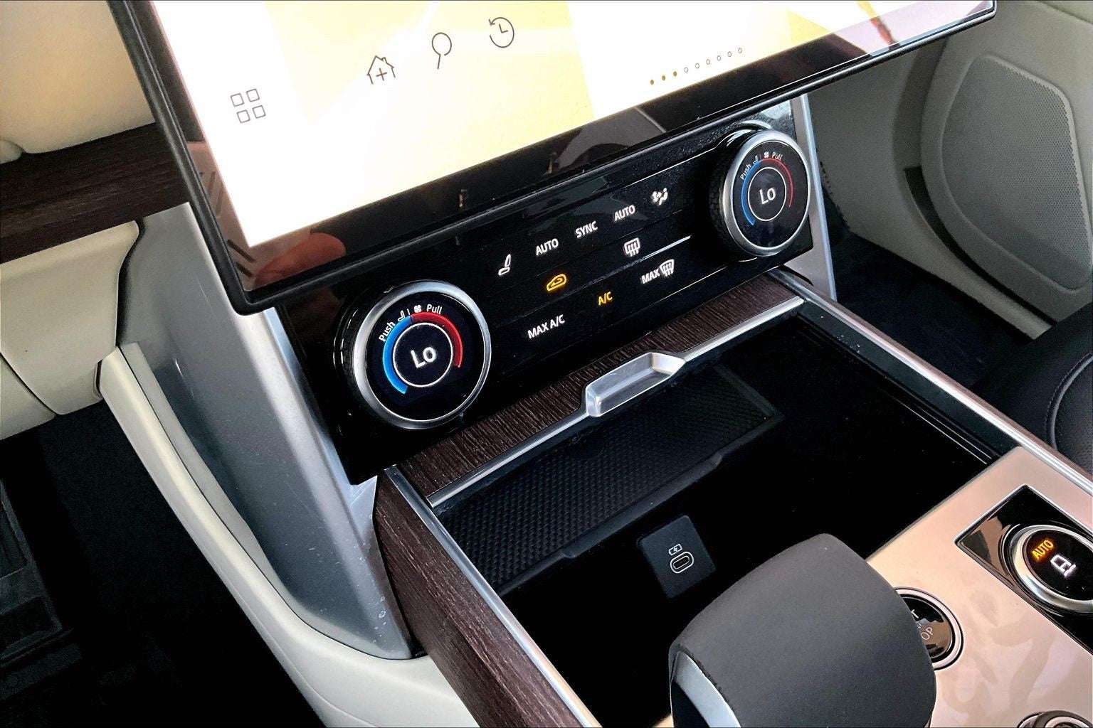 2023 Land Rover Range Rover SE LWB