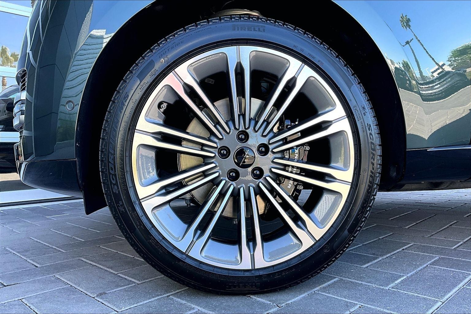 2026 Land Rover Range Rover SE LWB