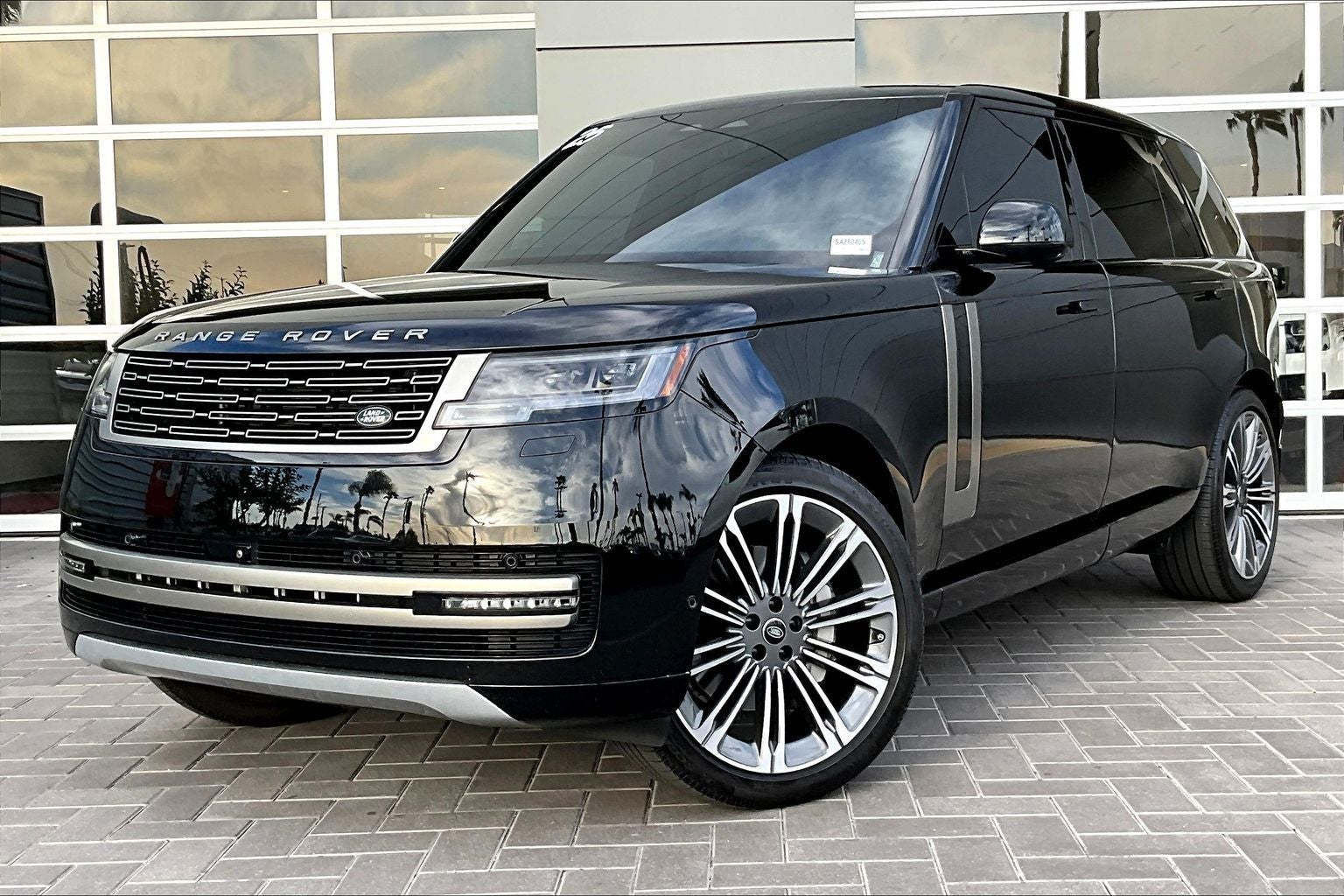 2025 Land Rover Range Rover SE LWB