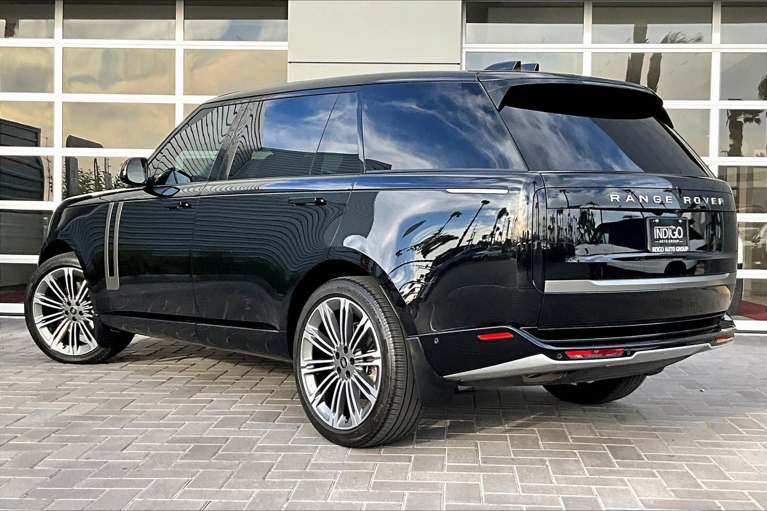 2025 Land Rover Range Rover SE LWB