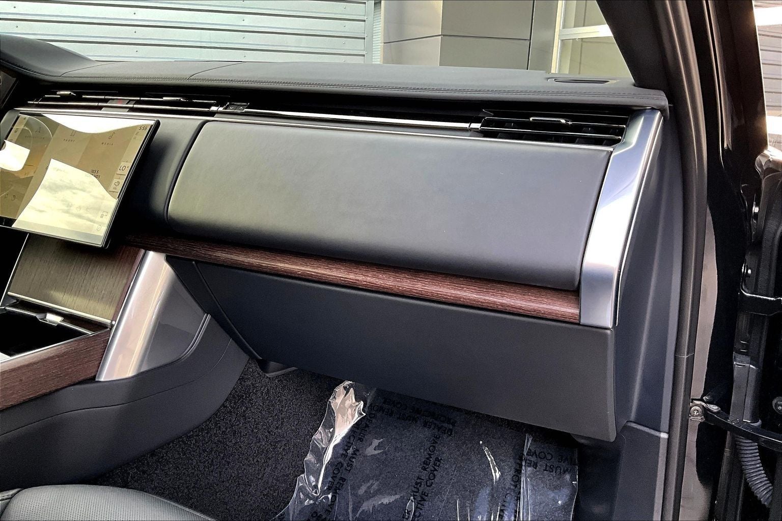 2025 Land Rover Range Rover SE LWB