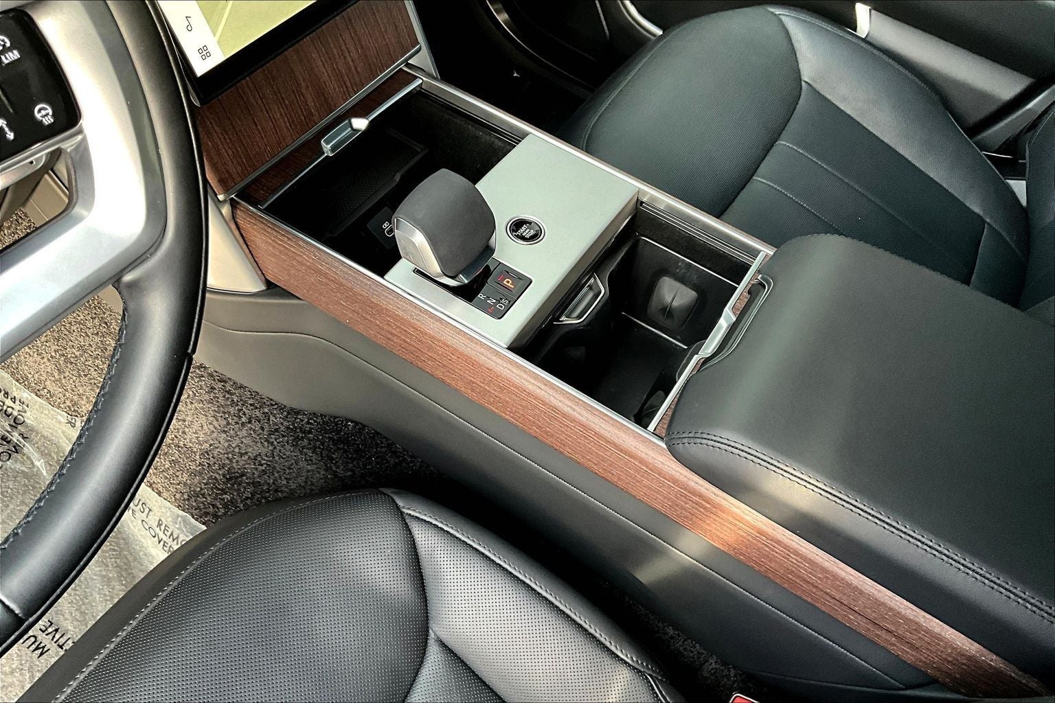 2025 Land Rover Range Rover SE LWB