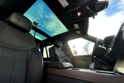 2025 Land Rover Range Rover SE LWB