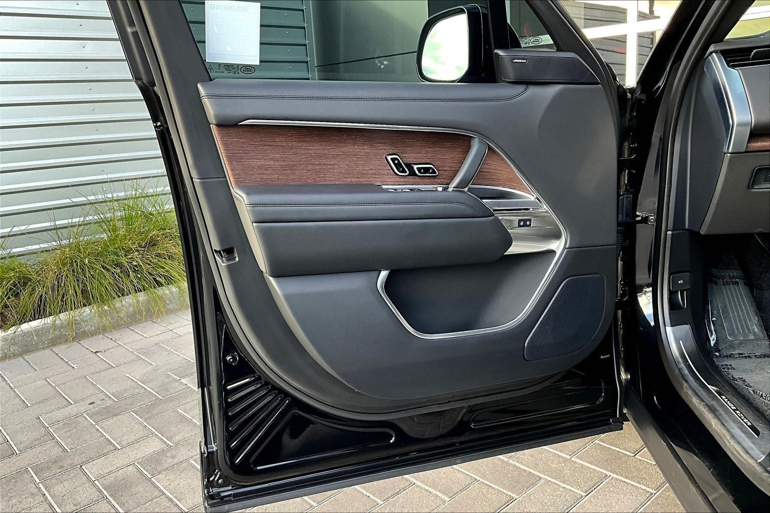 2025 Land Rover Range Rover SE LWB