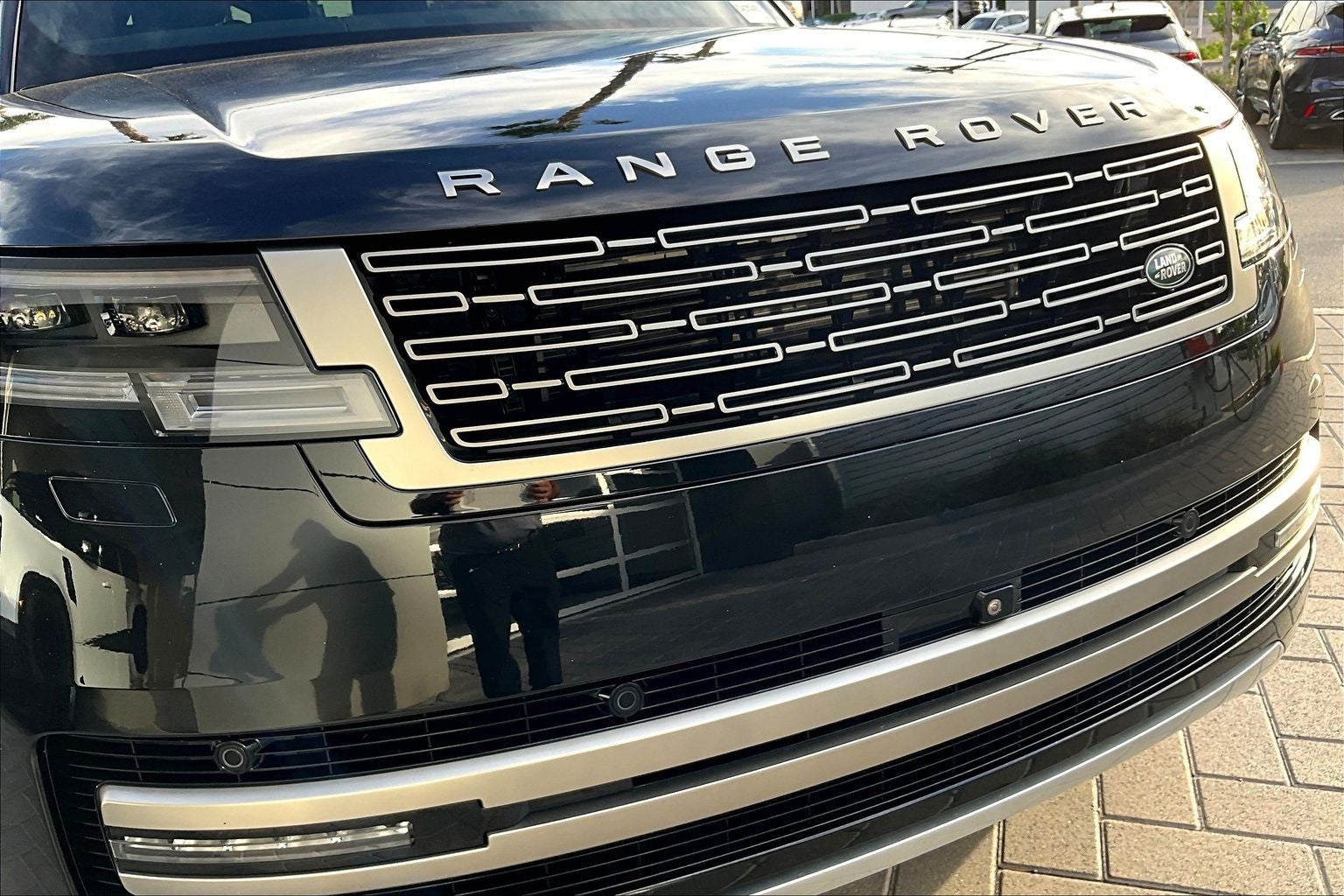 2025 Land Rover Range Rover SE LWB