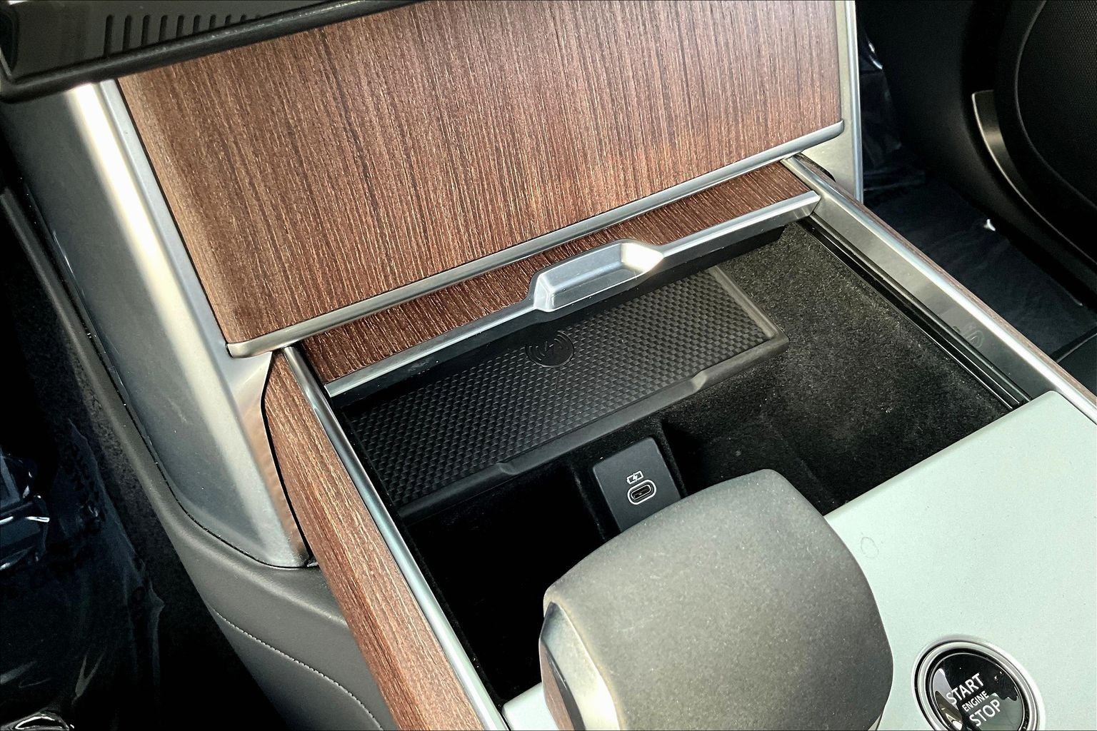 2025 Land Rover Range Rover SE LWB