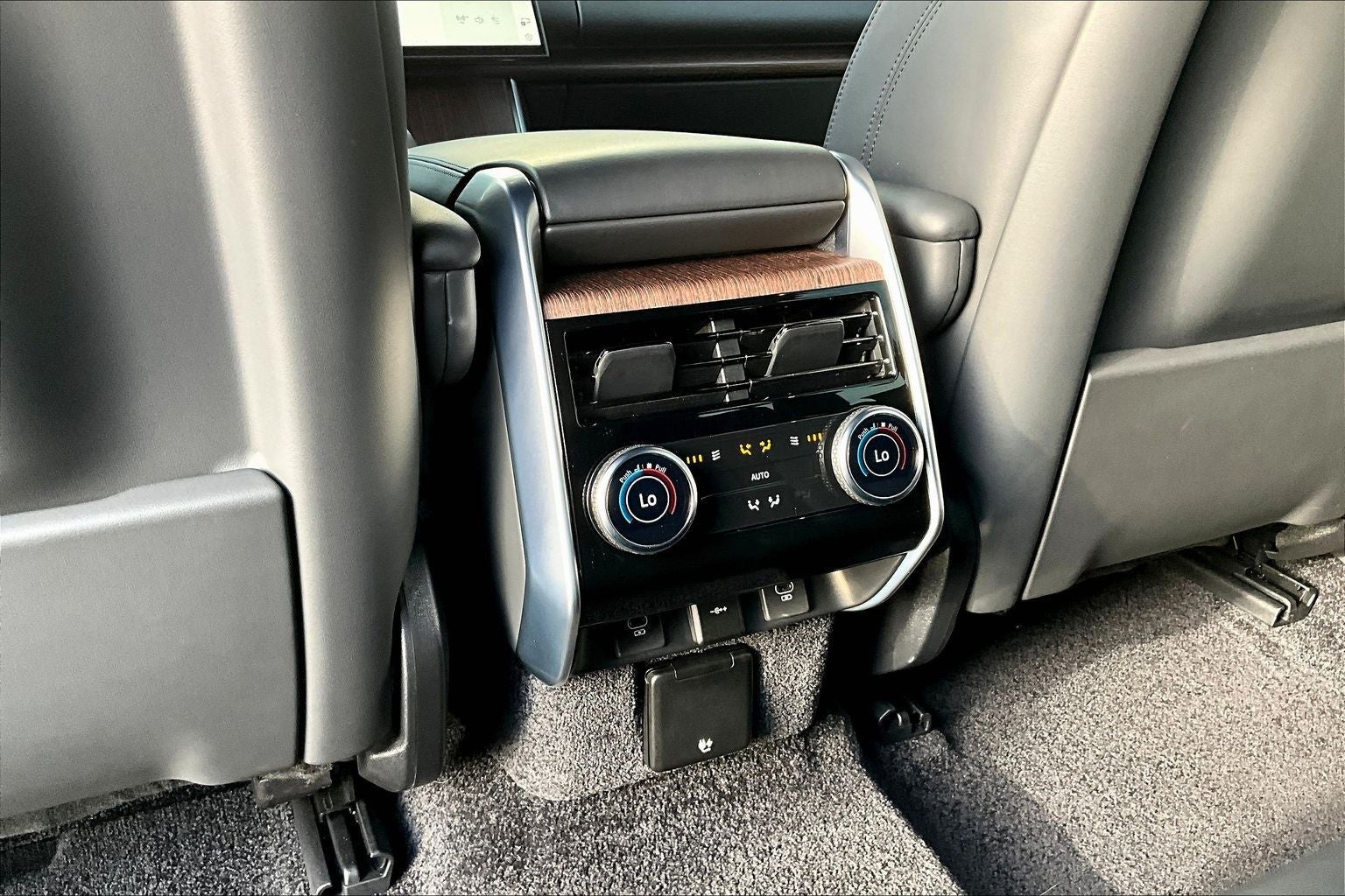 2025 Land Rover Range Rover SE LWB