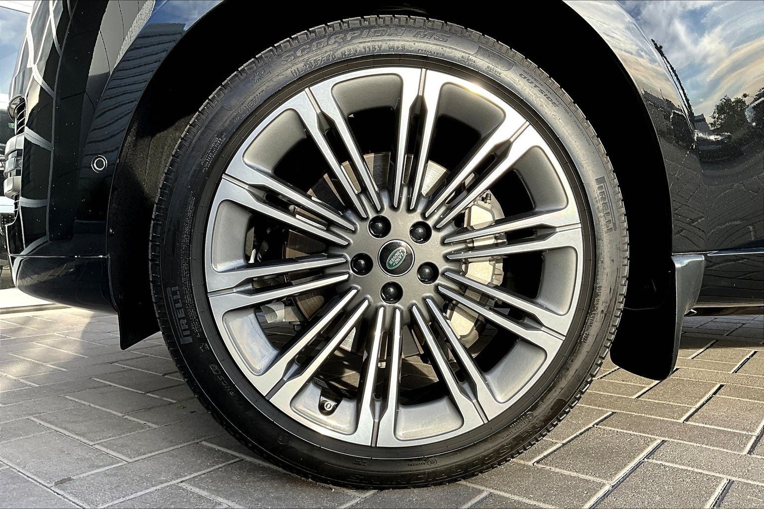 2025 Land Rover Range Rover SE LWB