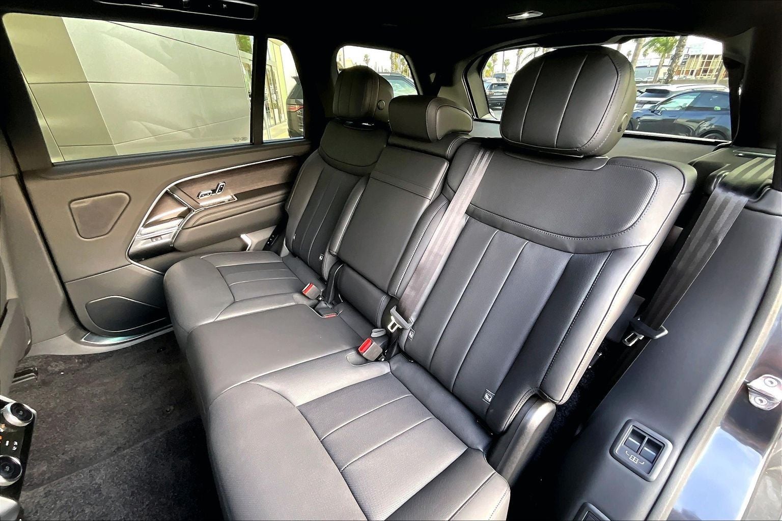 2027 Land Rover Range Rover SE LWB
