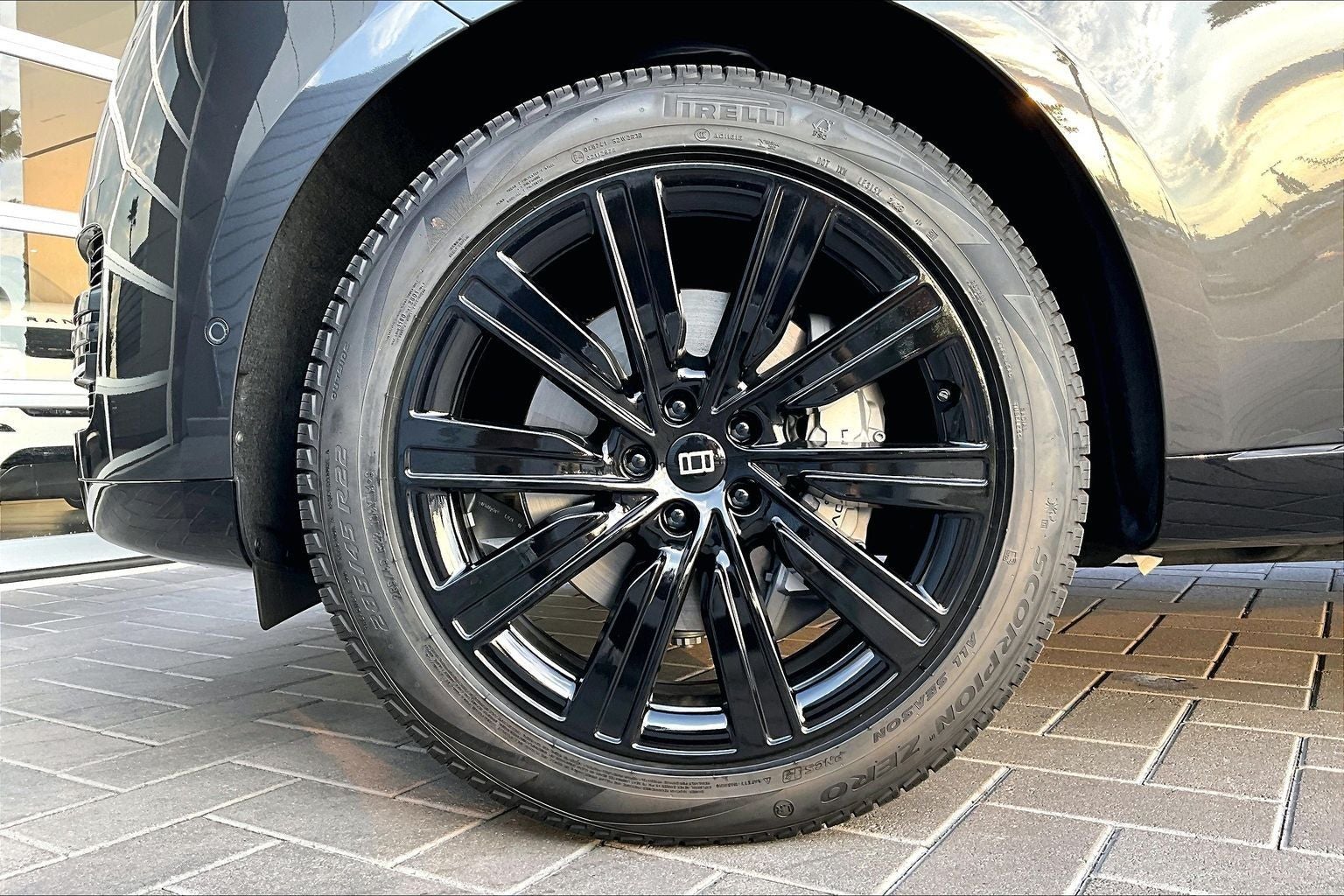 2027 Land Rover Range Rover SE LWB
