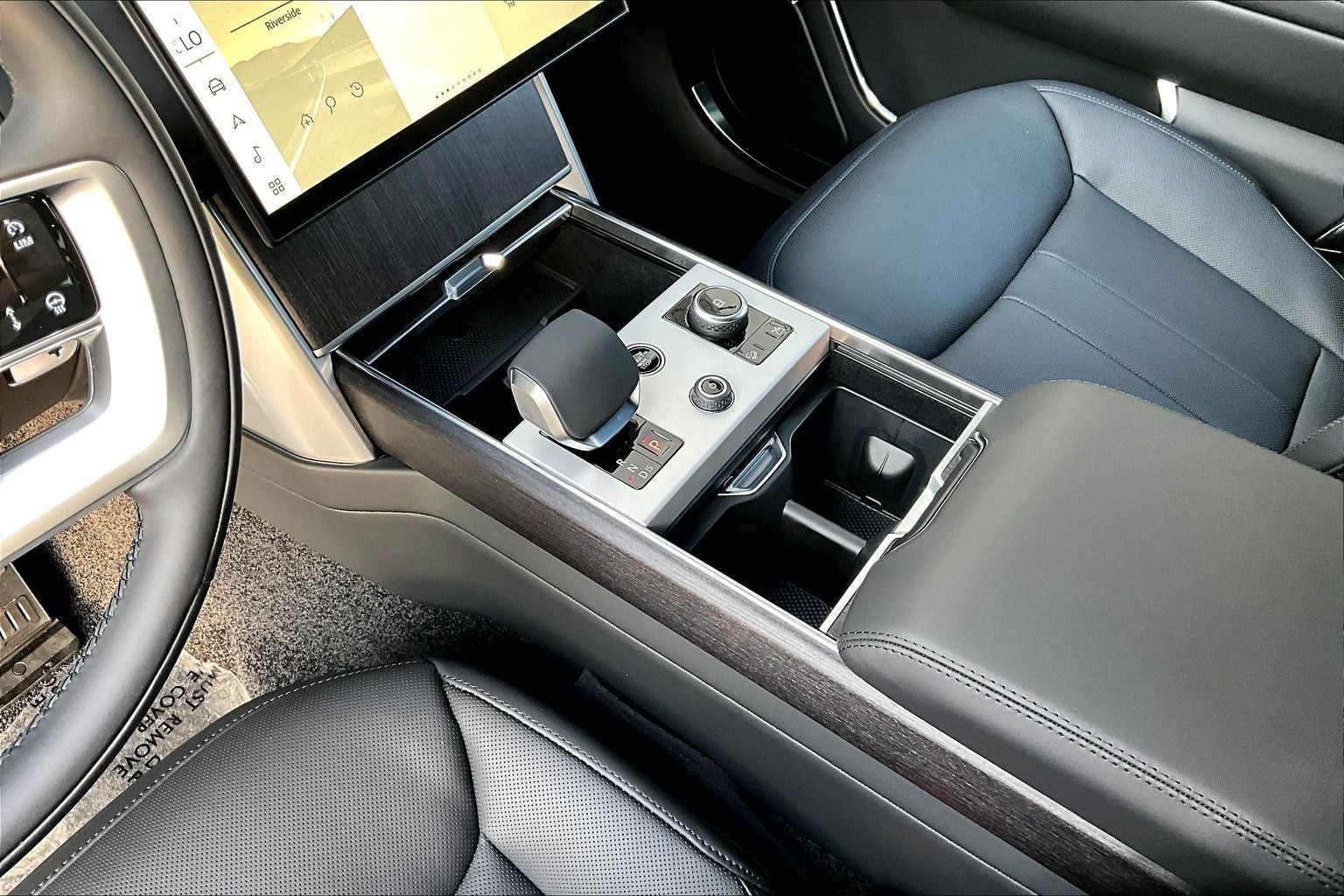 2027 Land Rover Range Rover SE LWB