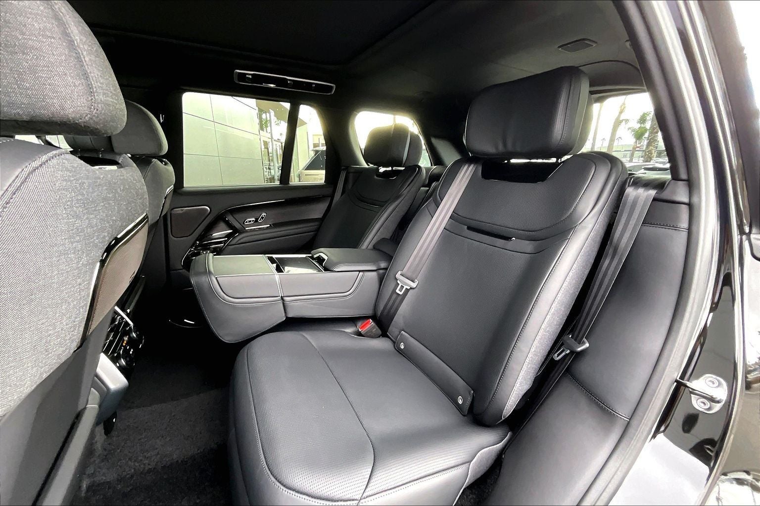 2026 Land Rover Range Rover SV