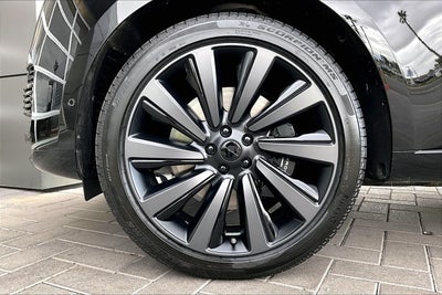 2026 Land Rover Range Rover SV