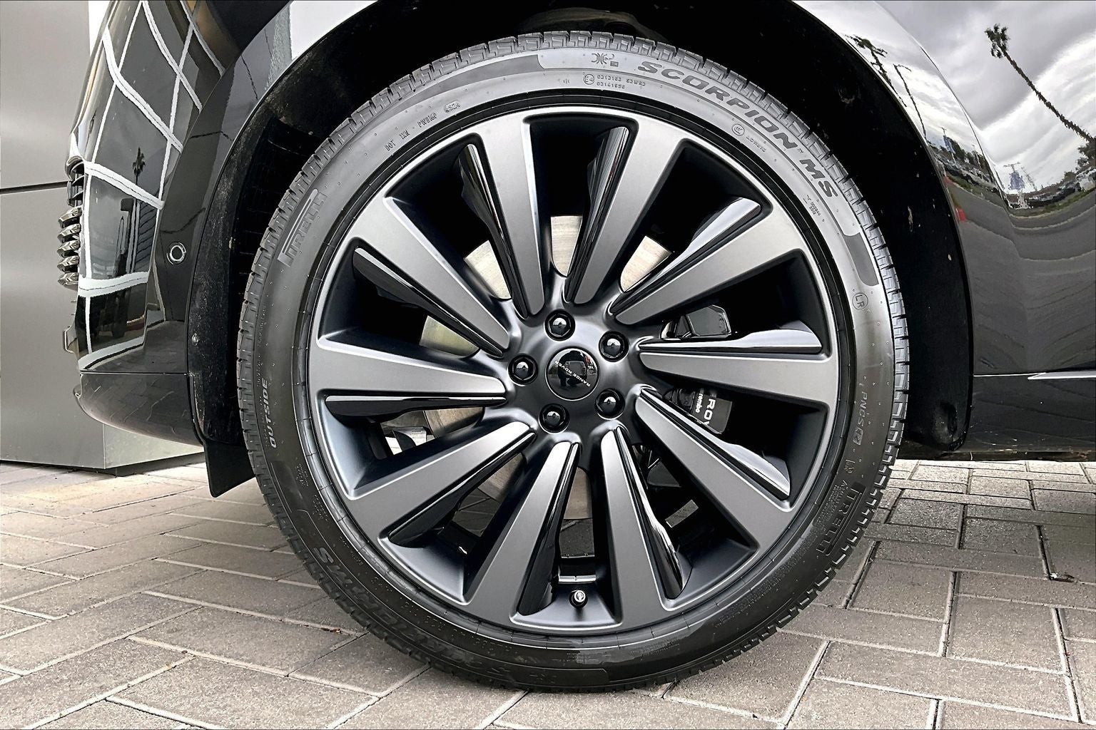 2026 Land Rover Range Rover SV