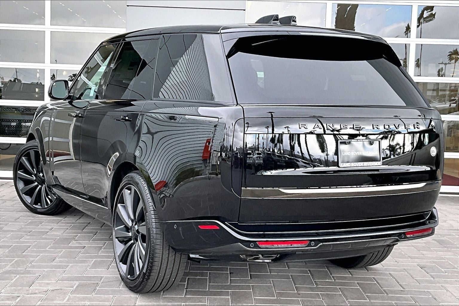 2026 Land Rover Range Rover SV