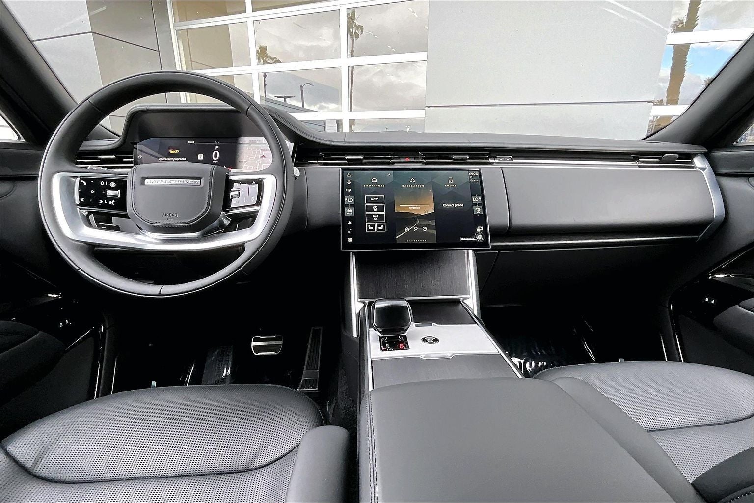 2026 Land Rover Range Rover SV