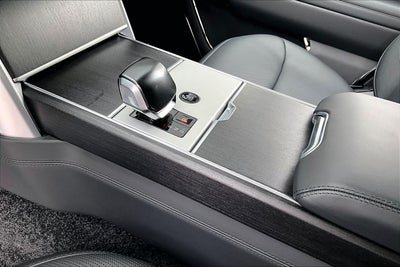 2026 Land Rover Range Rover SV