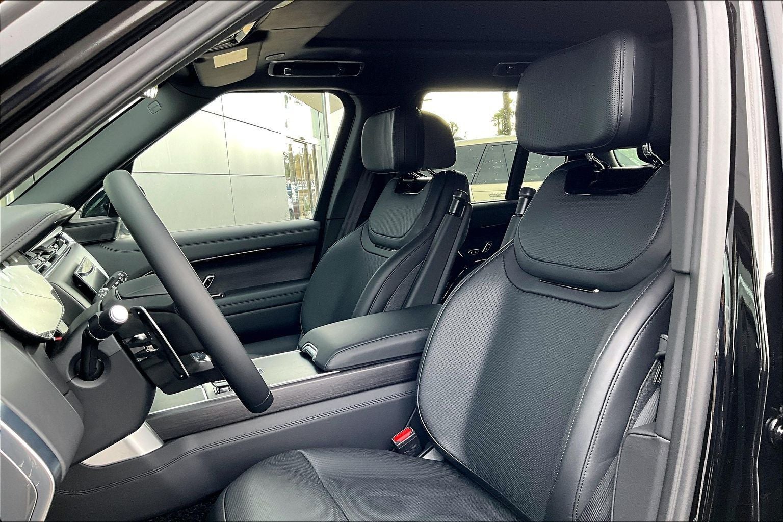 2026 Land Rover Range Rover SV