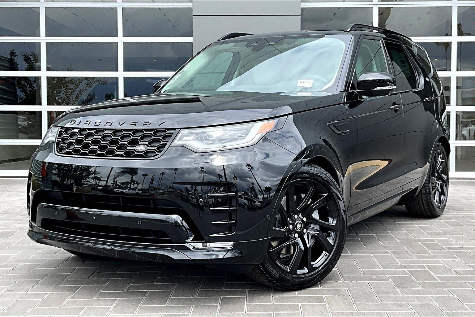 2025 Land Rover Discovery Dynamic SE