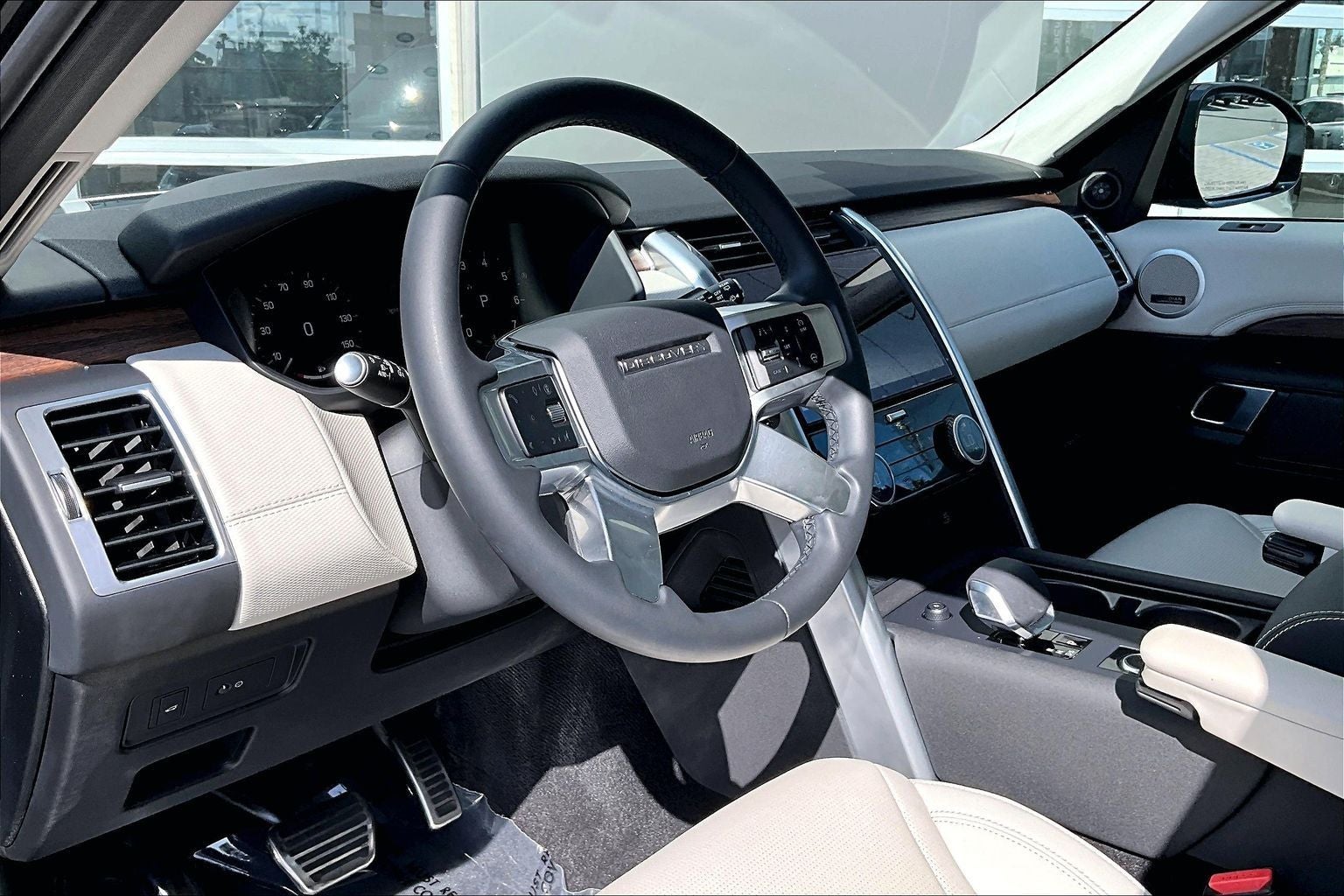 2025 Land Rover Discovery Dynamic SE