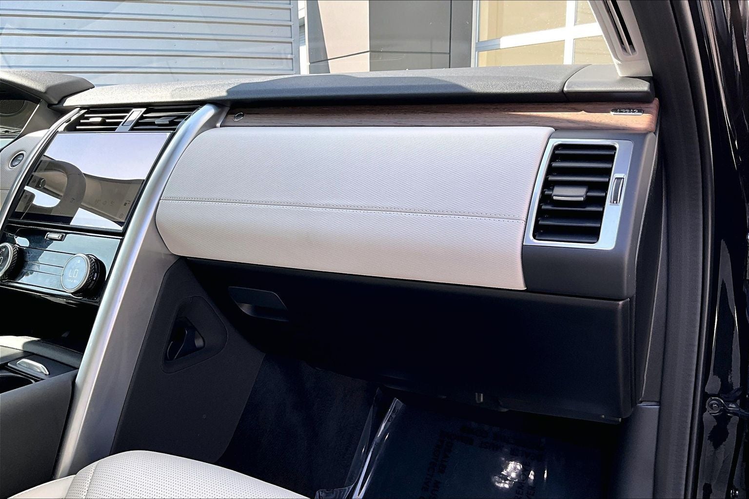 2025 Land Rover Discovery Dynamic SE