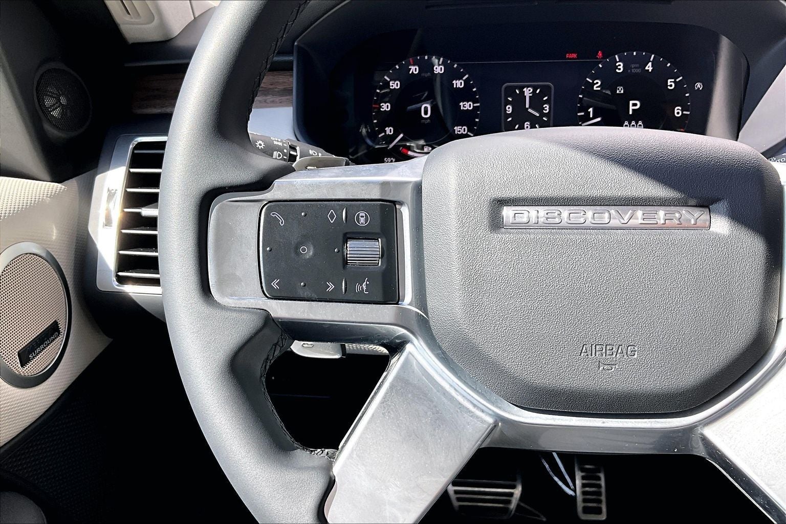 2025 Land Rover Discovery Dynamic SE